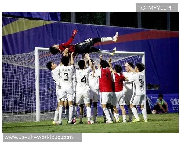 足球比赛中的感人瞬间与团队精神的真实写照